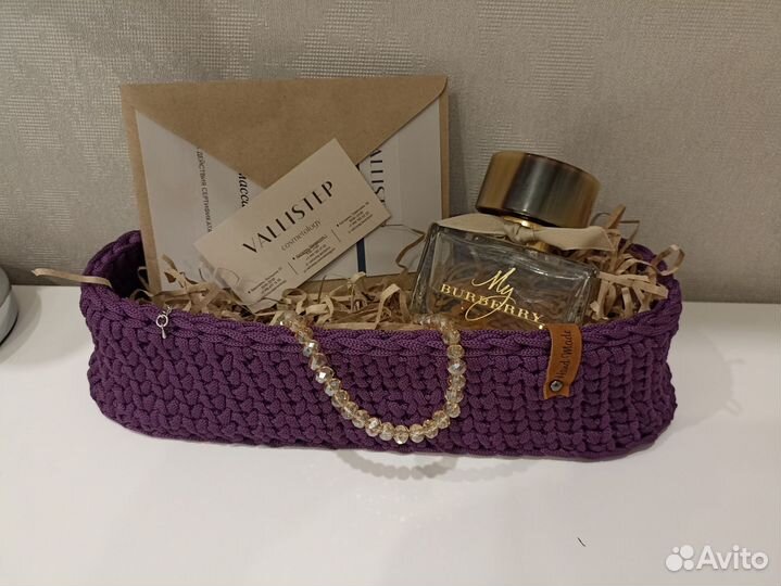 Корзинка вязанная фиолетовая