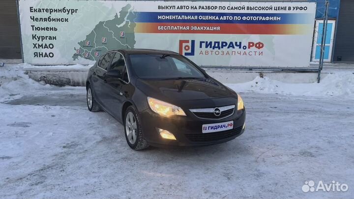 Накладка декоративная на торпедо левая Opel Astra