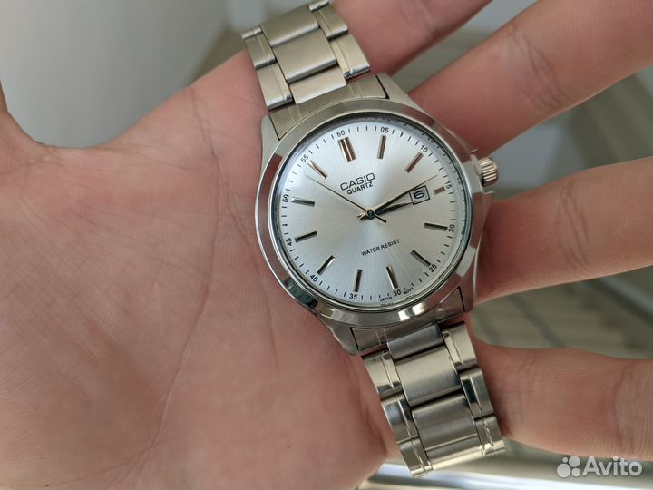 Наручные часы Casio серебристо-белые