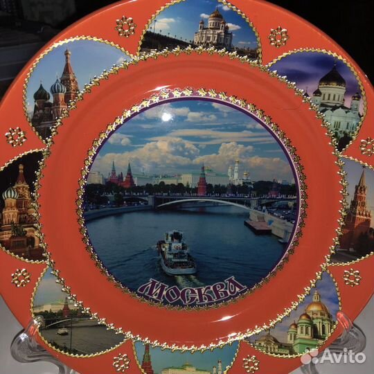 Новые сувенирные тарелки с изображением Москвы