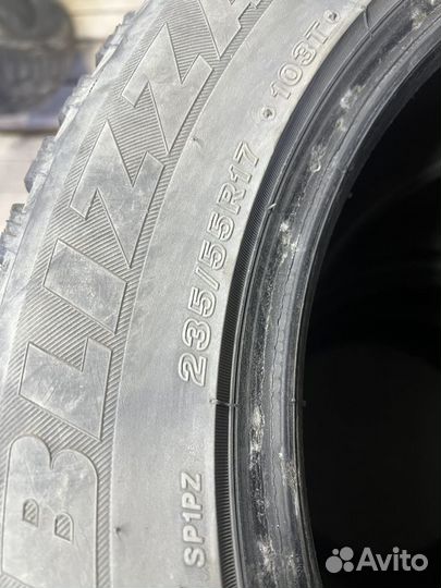 Bridgestone Blizzak Spike-01 235/55 R17