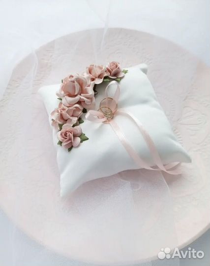 Подушечка для колец на свадьбу