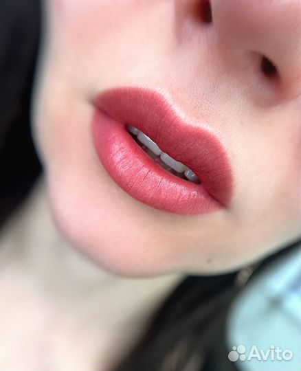 Модель на перманентный макияж век