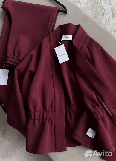 Костюм женский модный The Row (мода 2025)