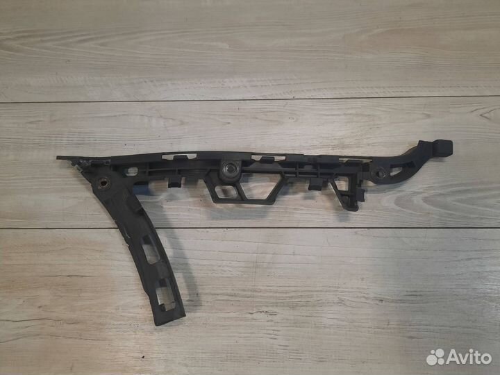 Кронштейн заднего бампера правый Range Rover Sport