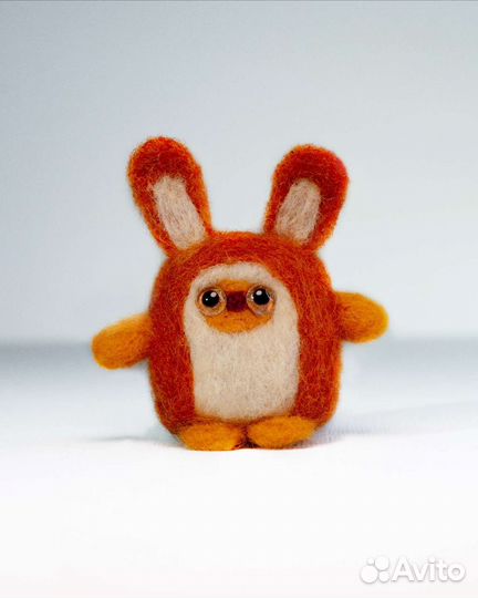 Миниатюрный заяц из шерсти ручной работы