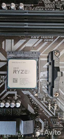 Материнская плата с процессором и кулером