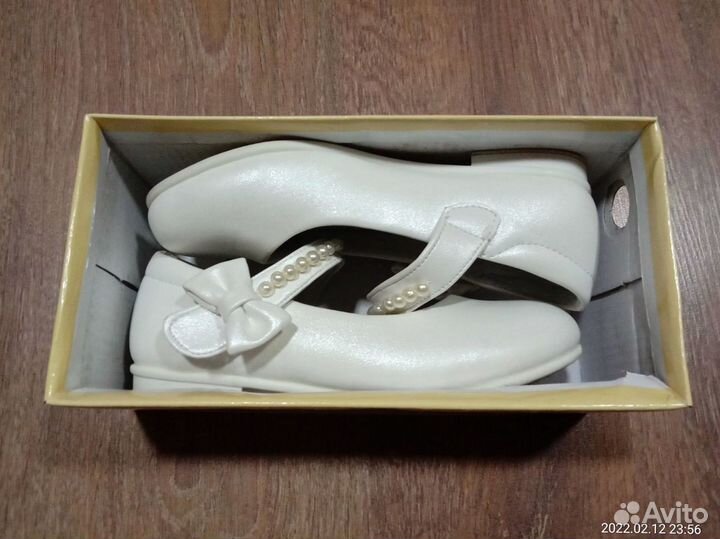 Белые туфли на девочку (29 размер)