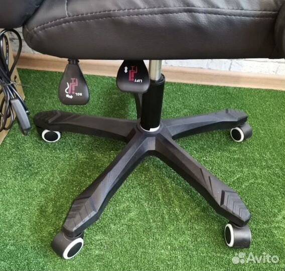 Компьютерное кресло руководителя