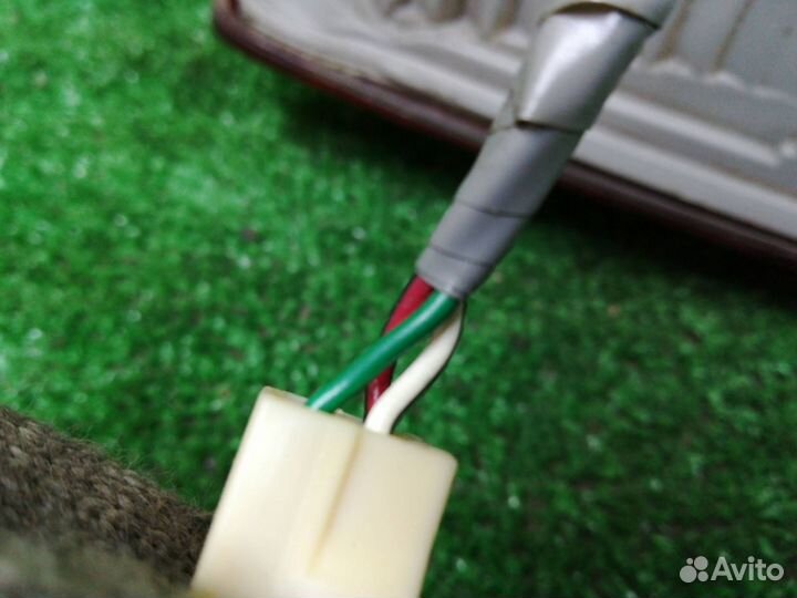 Фонарь крышки багажника правый Toyota Camry XV40