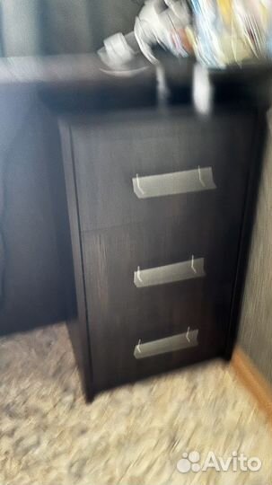 Письменный стол (компьютерный стол)