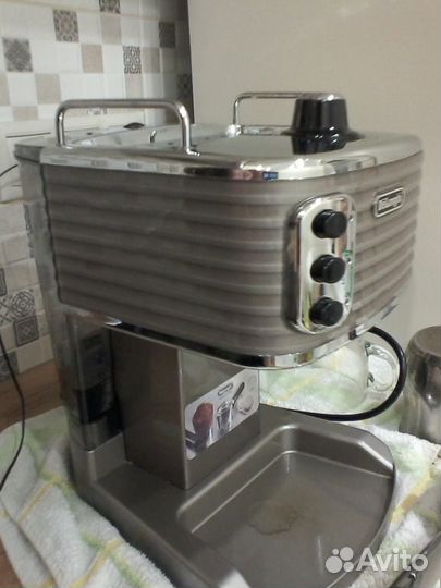 Кофеварка рожковая De'Longhi Scultura