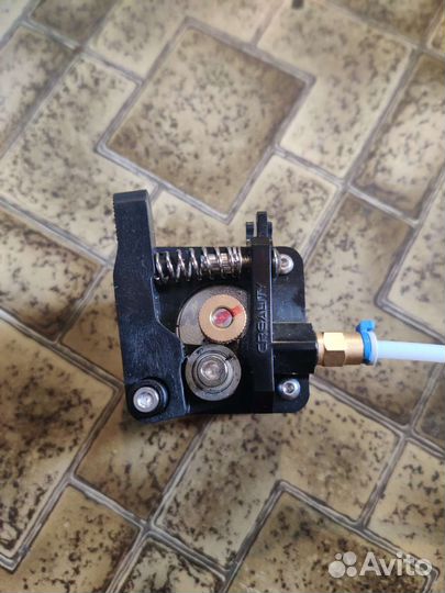 Подающий механизм с мртором