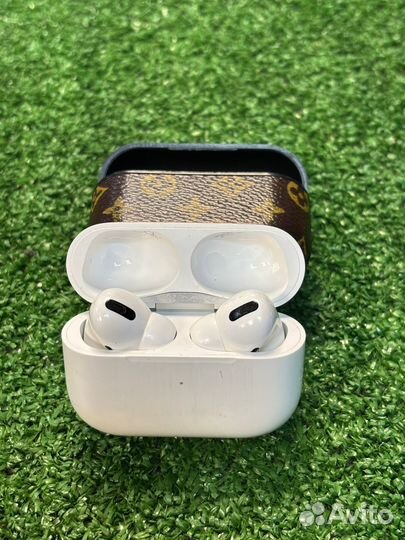 Беспроводные наушники AirPods Pro (Gen 1)