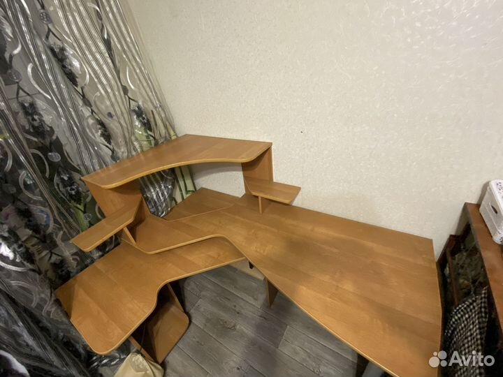 Офисная мебель стол