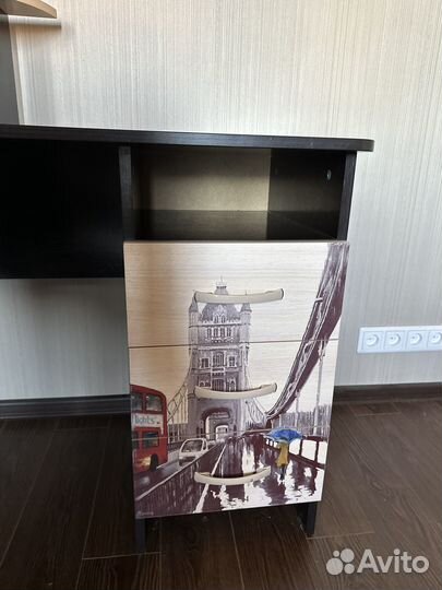 Письменный стол