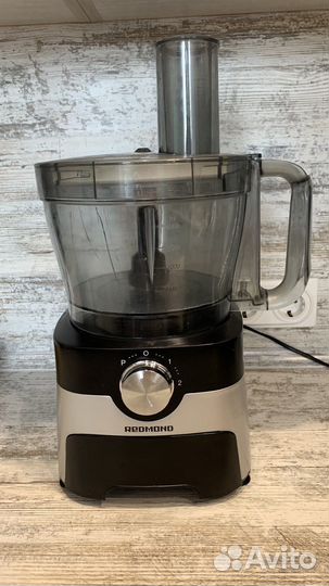 Хонный комбайн Redmond RFP-3904