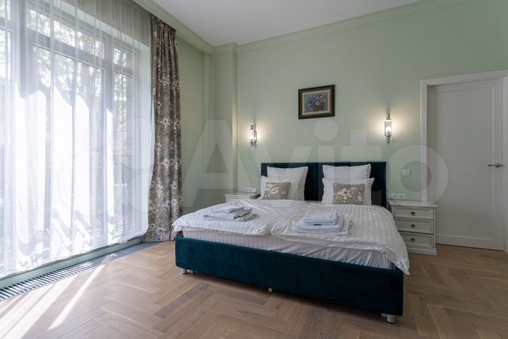 2-к. квартира, 80 м², 1/4 эт.