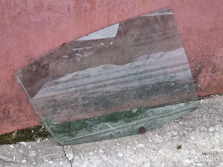 Стекло задней правой двери Бмв Е-46 седан