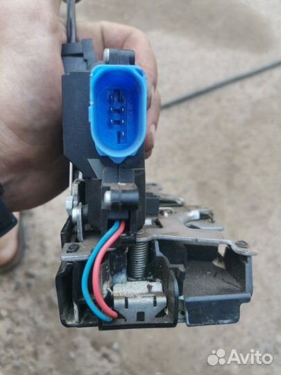 Замок двери задний левый Skoda Octavia A5 BSE 2008