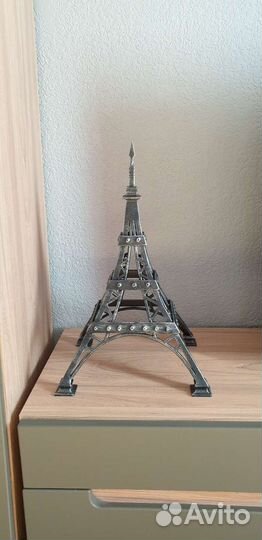 Металлическая башня для интерьера