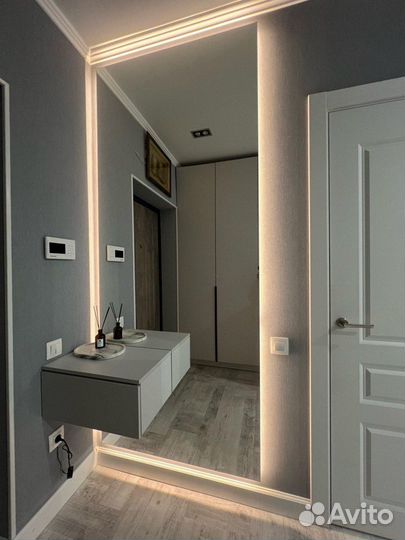Зеркало от пола до потолка с LED подсветкой