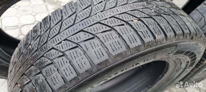 Triangle Snowlink TWT02 215/65 R16