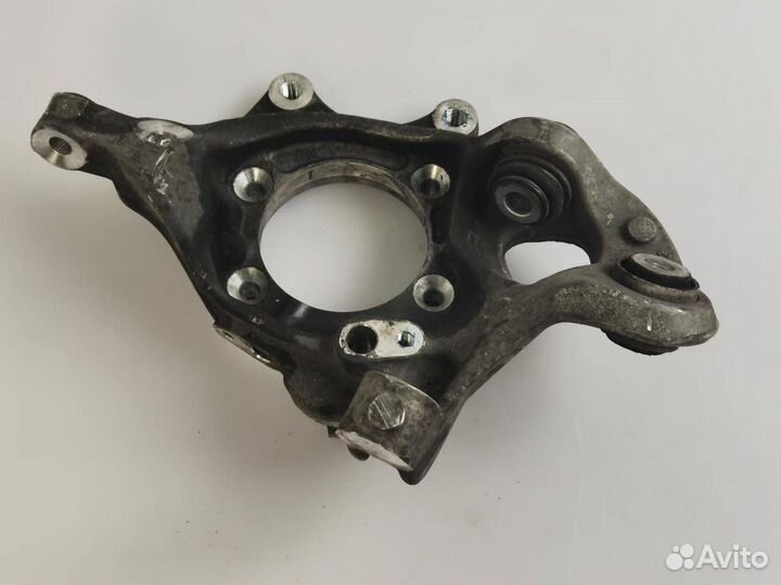 Кулак задний правый Mercedes-Benz CLS-Класс