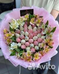 Шикарные букеты из клубники в шоколаде