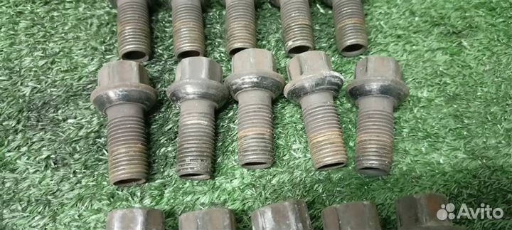 Болт колесный комплект Mercedes Benz W204 2007-20