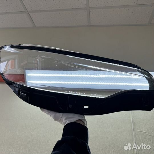 Уцененное стекло для фары Jeep Cherokee (2017-2020