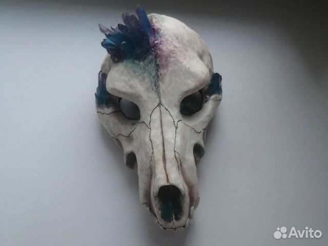 Маска череп волка с кристаллами на хэллоуин