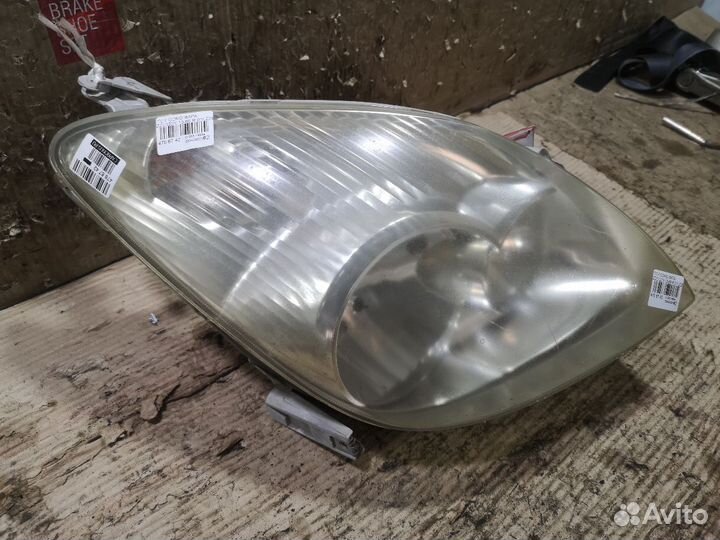 Фара Toyota Corolla spacio ZZE122N (Правое)