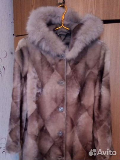 Шуба мутоновая с капюшоном