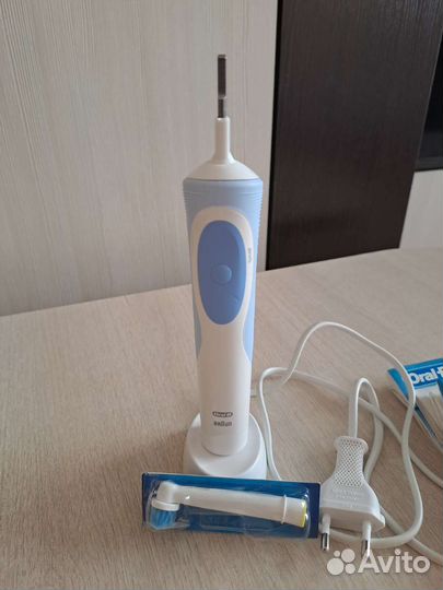 Зубная щетка oral b новая