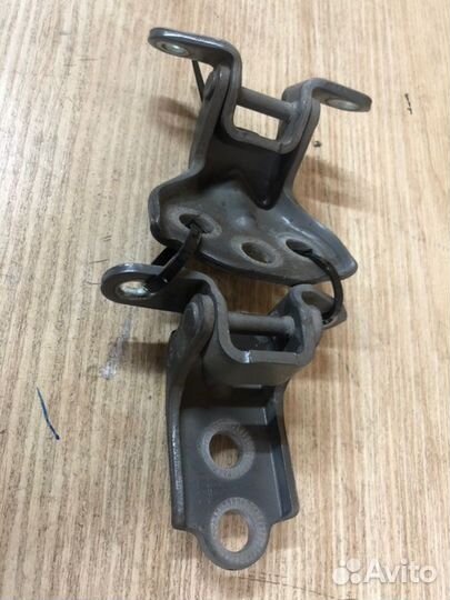 Петли двери передние правые Ssangyong Kyron