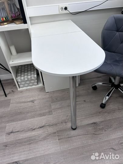 Маникюрный стол складной