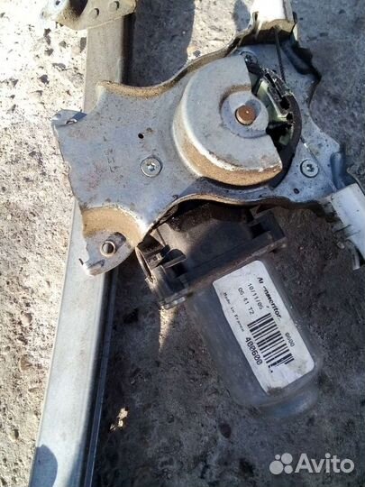 Стеклоподъёмник передний правый на Ниссан Альмера