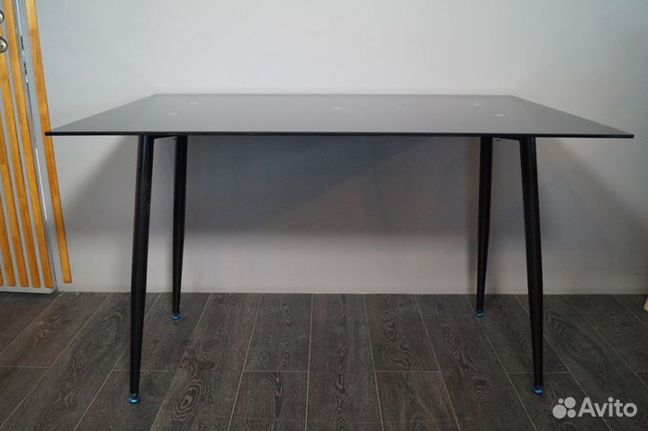 Стол обеденный