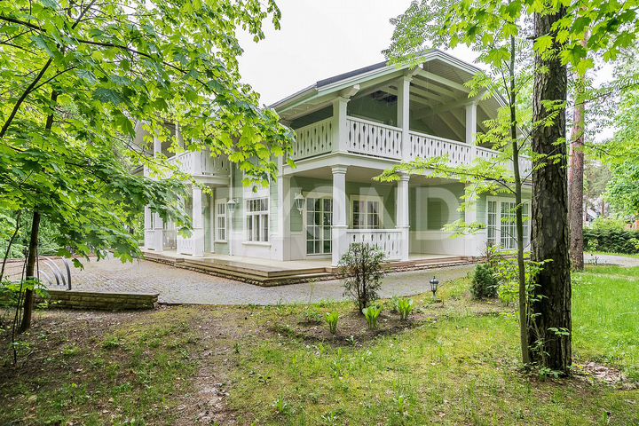 Дом 465 м² на участке 24 сот.