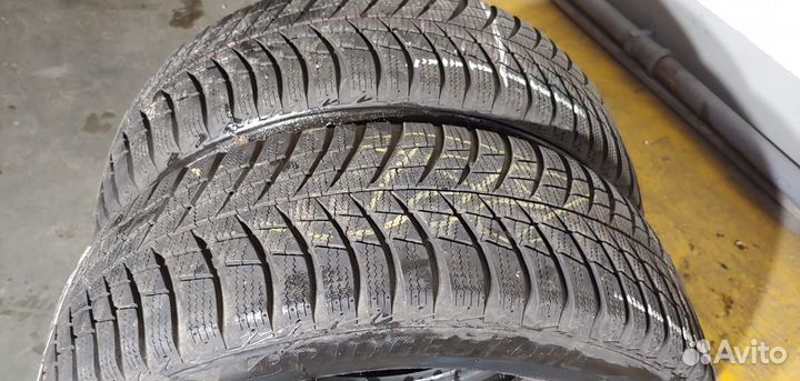 Bridgestone Blizzak LM-001 205/55 R17 95H