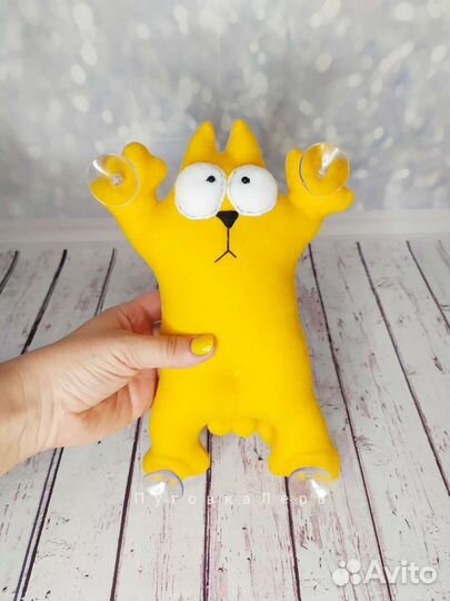 Кот на присосках саймон