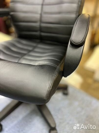 Кресло компьютерное в натуральной коже