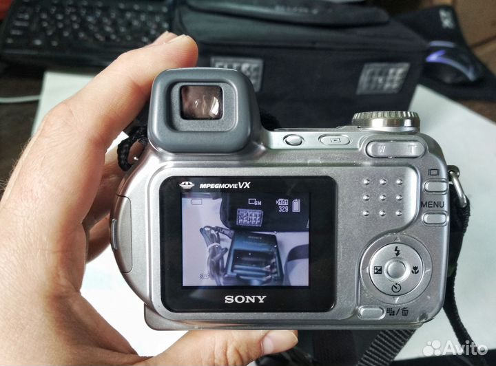 Цифровой фотоаппарат Sony