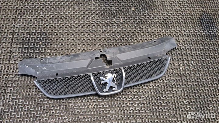 Решетка радиатора Peugeot 406, 2001