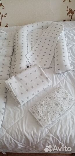 Бортики в кроватку +кокан, одеяло и простынка