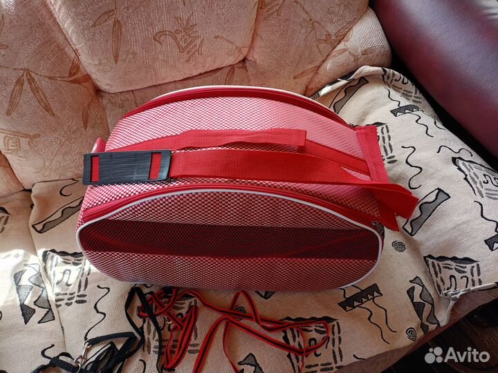 Приданое для котенка (кошачья переноска, лоток.)