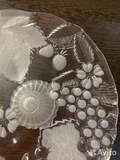 Ваза для фруктов на ножке