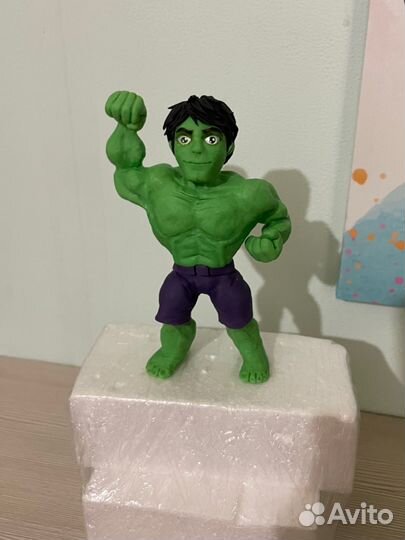 Фигурка мультяшного Халка на торт из мастики