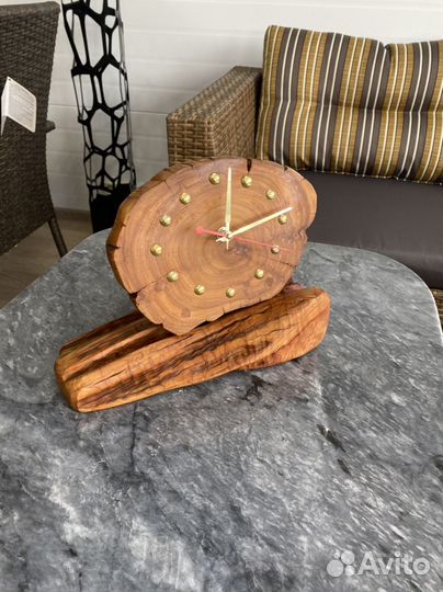 Часы из можжевельника